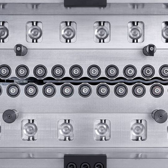 Maximale Flexibilität und Effizienz zum Erreichen bester Richtergebnisse verspricht die Maschine Peak Performer von Kohler. Maximale Flexibilität und Effizienz zum Erreichen bester Richtergebnisse verspricht die Maschine Peak Performer von Kohler.