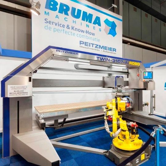 Automatisches Radienschleifen von Edelstahlteilen zeigt Peitzmeier Maschinenbau auch auf der Euroblech 2016. Automatisches Radienschleifen von Edelstahlteilen zeigt Peitzmeier Maschinenbau auch auf der Euroblech 2016.