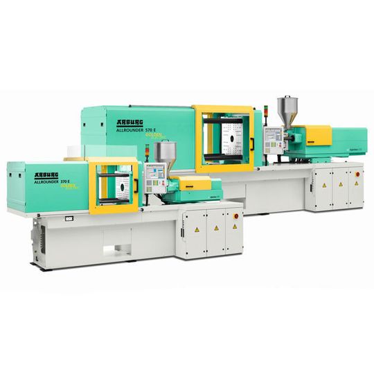 Die Messe-Exponate decken eine große Bandbreite ab, zum Beispiel elektrische, hybride und hydraulische Allrounder oder Freeformer für die additive Fertigung. Die Messe-Exponate decken eine große Bandbreite ab, zum Beispiel elektrische, hybride und hydraulische Allrounder oder Freeformer für die additive Fertigung.