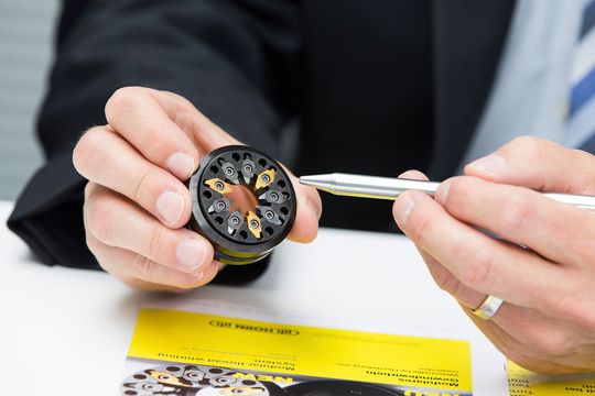 Cinq questions à Christoph Schlaginhaufen sur le thème du tourbillonnage. Cinq questions à Christoph Schlaginhaufen sur le thème du tourbillonnage.