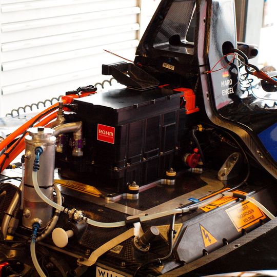 In der Saison 2016/17 der Formel-E dürfen dürfen die Teams erstmals eigenentwickelte Inverter verwenden. In der Saison 2016/17 der Formel-E dürfen dürfen die Teams erstmals eigenentwickelte Inverter verwenden.