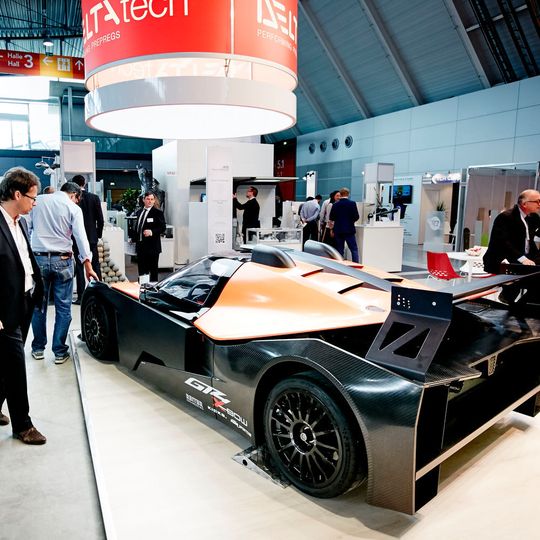 Erstmals findet in Düsseldorf das Lightweight-Technologies-Forum statt, in dem der Multimaterial-Leichtbau genauer unter die Lupe genommen wird. Erstmals findet in Düsseldorf das Lightweight-Technologies-Forum statt, in dem der Multimaterial-Leichtbau genauer unter die Lupe genommen wird.