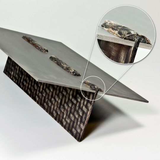Thermisch direktgefügte Überlappverbindung (Hybridverbindung) aus Metallblech und faserverstärktem Thermoplast. Thermisch direktgefügte Überlappverbindung (Hybridverbindung) aus Metallblech und faserverstärktem Thermoplast.