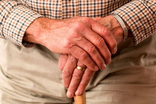 Old but Gold: Unterschätzen Sie nicht ihre älteren Mitarbeiter – fördern Sie diese durch proaktives Personalmanagement. Old but Gold: Unterschätzen Sie nicht ihre älteren Mitarbeiter – fördern Sie diese durch proaktives Personalmanagement.