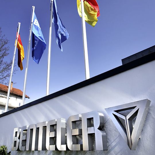 Benteler und Altran haben einen Vertrag über den Verkauf von Benteler Engineering unterzeichnet. Benteler und Altran haben einen Vertrag über den Verkauf von Benteler Engineering unterzeichnet.