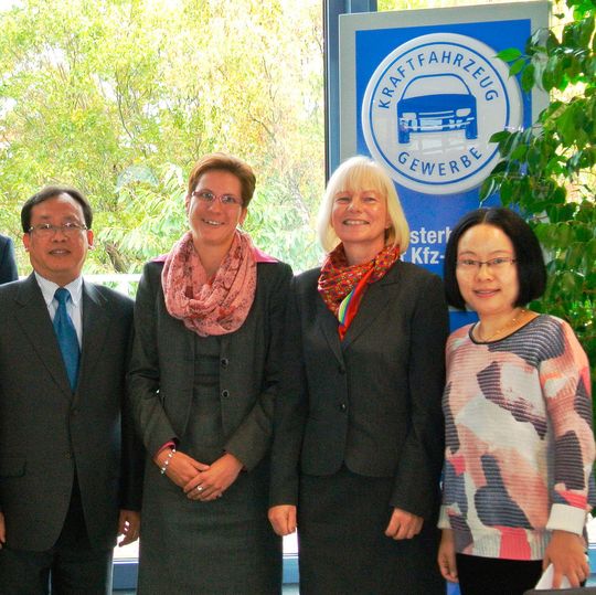 Im Dialog: (v.li.) Lu Yanchun (Vertreter der chinesischen Kartellaufsicht), Karin Voelkerling (ZDK), Antje Woltermann (ZDK) und Jessica Su (Professorin für Rechtswissenschaften).