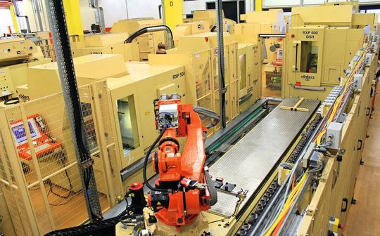 The automated Roeders machining, washing and measuring cell in Julius Blum’s toolroom in Hoechst, Austria. The automated Roeders machining, washing and measuring cell in Julius Blum’s toolroom in Hoechst, Austria.