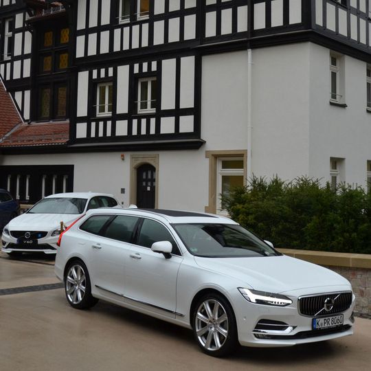 Ab kommenden Samstag (22. Oktober) steht der neue Volvo V90 bei den Händlern in Deutschland. Ab kommenden Samstag (22. Oktober) steht der neue Volvo V90 bei den Händlern in Deutschland.
