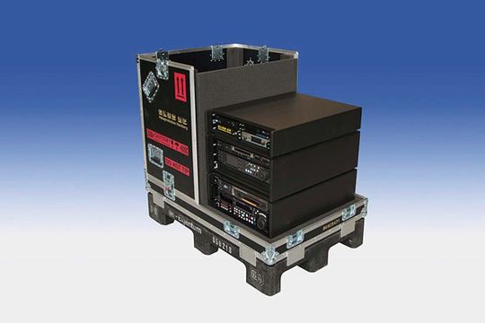 Die speziell für den Luftfrachtversand von der Blow-Up-Videoproduktion entwickelten Flightcases sollen die wertvolle und empfindliche Ausrüstung auf weltweiten Transporten optimal schützen.