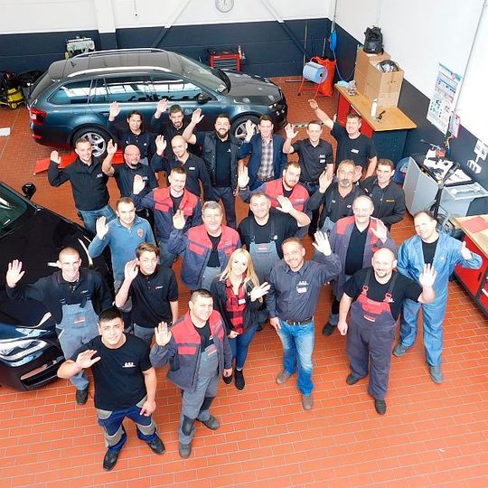 Große Freude in Stuttgart: ABS Autoservice ist unter den Top Ten beim Deutschen Werkstattpreis 2016. Große Freude in Stuttgart: ABS Autoservice ist unter den Top Ten beim Deutschen Werkstattpreis 2016.