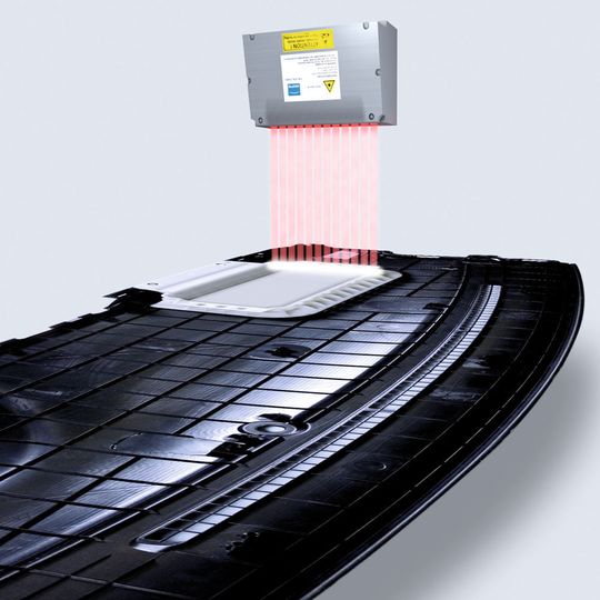 Jenoptik stellt auf der K-Messe in Düsseldorf neue Maschinenkonzepte für die Automobilindustrie vor – und ein neues Verfahren zur Perforation von Materialien. Jenoptik stellt auf der K-Messe in Düsseldorf neue Maschinenkonzepte für die Automobilindustrie vor – und ein neues Verfahren zur Perforation von Materialien.