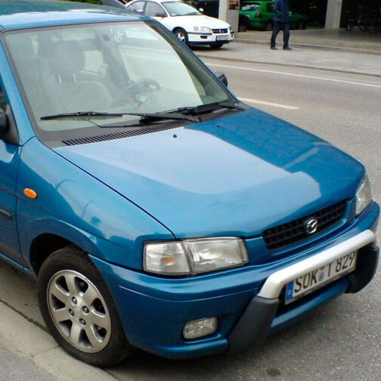 Unter anderem müssen Mazda Demios aus den Baujahren 1997 bis 2002 in die Vertragswerkstätten.