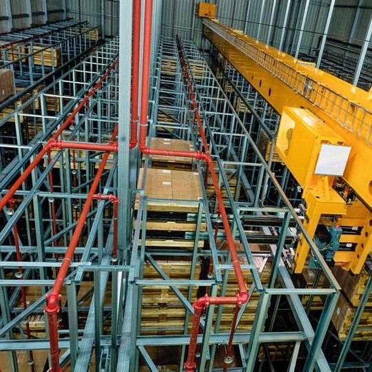 Jungheinrich realisiert für die HEWI G. Winker GmbH & Co. KG in Spaichingen ein dreigassiges Paletten-Hochregallager mit 9888 Stellplätzen. Jungheinrich realisiert für die HEWI G. Winker GmbH & Co. KG in Spaichingen ein dreigassiges Paletten-Hochregallager mit 9888 Stellplätzen.
