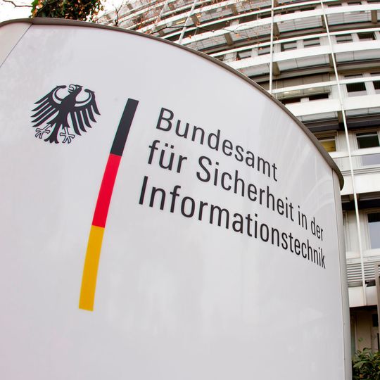 Der neue BSI-Standard 200-3 zum Risikomanagement soll Unternehmen helfen Gefährdungspotentiale zu untersuchen, realistisch zu bewerten und mögliche Risiken angemessen zu behandeln. Der neue BSI-Standard 200-3 zum Risikomanagement soll Unternehmen helfen Gefährdungspotentiale zu untersuchen, realistisch zu bewerten und mögliche Risiken angemessen zu behandeln.