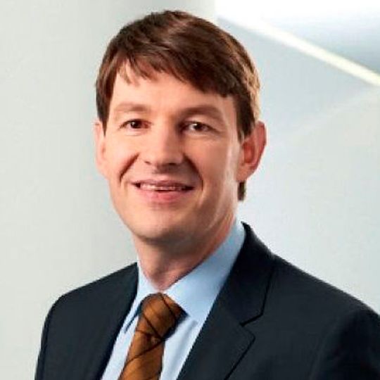 Der neue Hella CFO Bernard Schäferbarthold startet am 1. November 2016. Der neue Hella CFO Bernard Schäferbarthold startet am 1. November 2016.
