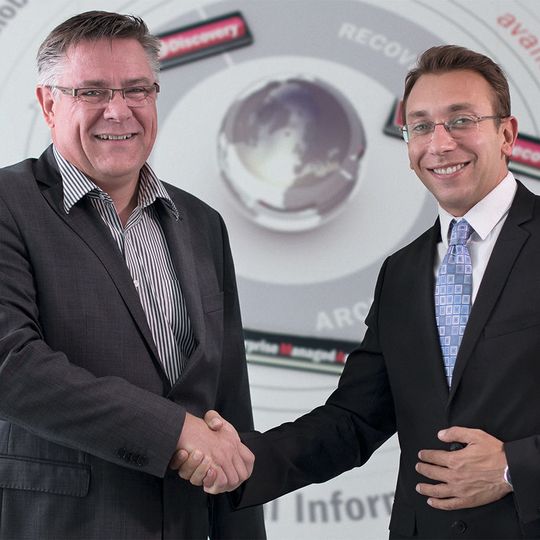 Udo Schillings (l., Vertriebsleiter VAD bei Api) und Ramon J. Baca Gonzalez (Sales Manager EMEA bei Artec) Udo Schillings (l., Vertriebsleiter VAD bei Api) und Ramon J. Baca Gonzalez (Sales Manager EMEA bei Artec)