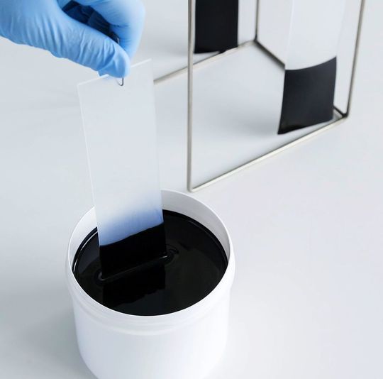 Leicht zu applizieren und hoch dehnbar ist die von Wacker entwickelte Silicon-Dispersion namens Powersil 430, die auf der K 2016 ein Highlight des Chemieunternehmens darstellte. Leicht zu applizieren und hoch dehnbar ist die von Wacker entwickelte Silicon-Dispersion namens Powersil 430, die auf der K 2016 ein Highlight des Chemieunternehmens darstellte.