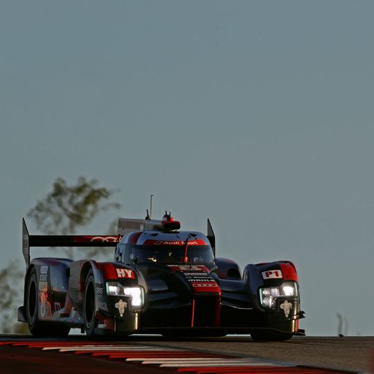 Ende des Jahres steigt Audi aus der WEC und dem 24-Stunden-Rennen von Le Mans aus. Ab 2018 wird der OEM werksseitig in der Formel E starten. Ende des Jahres steigt Audi aus der WEC und dem 24-Stunden-Rennen von Le Mans aus. Ab 2018 wird der OEM werksseitig in der Formel E starten.