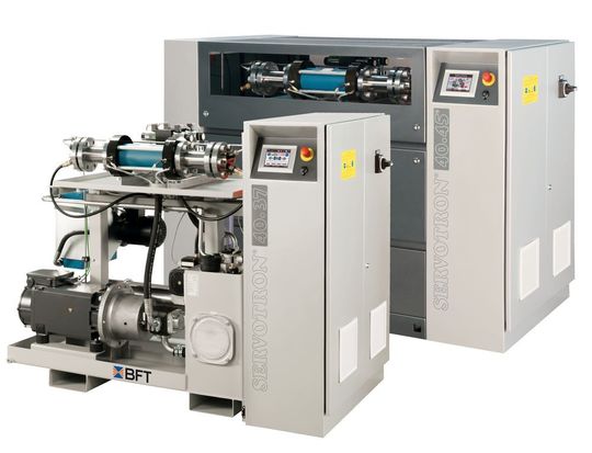 Highlights auf der Euroblech von BFT: Die Servotron-Anlagen 40.37 (links) und die ganz neue 40.45+ leisten 37 kW respektive 45 kW und arbeiten unter Druckschwankungen von nur +/- 1 % bei Volllast. Das erhöhe die Lebensdauer bei Hochdruckkomponenten und verbessert die Schnittqualität. Highlights auf der Euroblech von BFT: Die Servotron-Anlagen 40.37 (links) und die ganz neue 40.45+ leisten 37 kW respektive 45 kW und arbeiten unter Druckschwankungen von nur +/- 1 % bei Volllast. Das erhöhe die Lebensdauer bei Hochdruckkomponenten und verbessert die Schnittqualität.