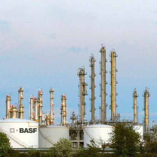 Two employees of the BASF fire department and an employee of a tanker which was anchored in the harbor died in the accident. Two employees of the BASF fire department and an employee of a tanker which was anchored in the harbor died in the accident.
