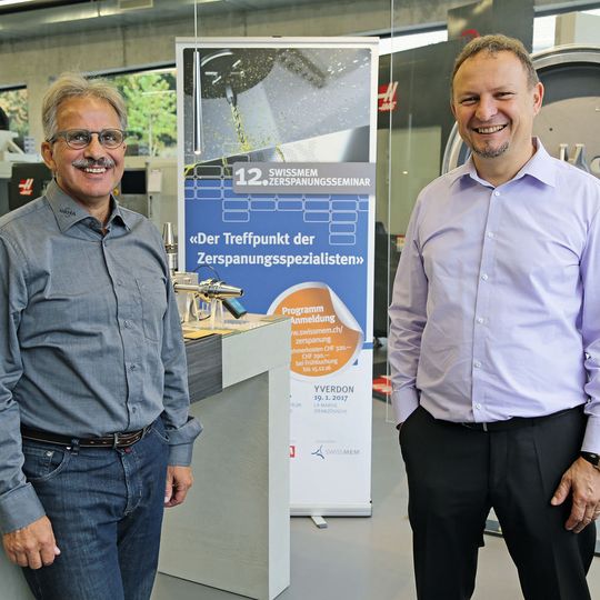René Näf (li., Vizedirektor, Urma AG) und Pascal Streiff (Fachgruppenleiter, Swissmem) organisieren das Swissmem-Zerspanungsseminar an drei Tagen und drei Standorten im Januar 2017. René Näf (li., Vizedirektor, Urma AG) und Pascal Streiff (Fachgruppenleiter, Swissmem) organisieren das Swissmem-Zerspanungsseminar an drei Tagen und drei Standorten im Januar 2017.