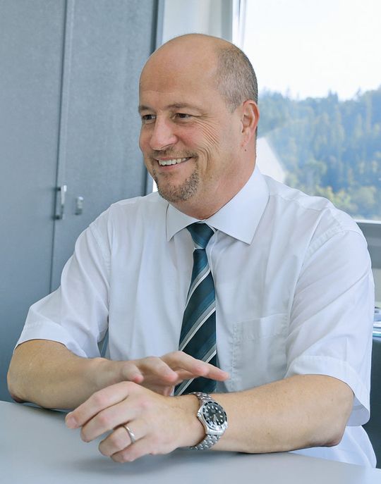 «Mit der neuen Versa 645 linear senden wir ein weiteres starkes Signal an den Markt, dass Fehlmann seit längerem im Präzisions-Hochleistungsfräsen zu Hause ist.» Frank Fehlmann, CEO Fehlmann AG «Mit der neuen Versa 645 linear senden wir ein weiteres starkes Signal an den Markt, dass Fehlmann seit längerem im Präzisions-Hochleistungsfräsen zu Hause ist.» Frank Fehlmann, CEO Fehlmann AG