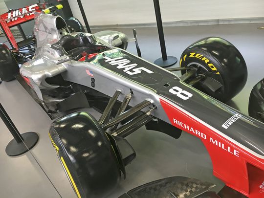 Tous les yeux étaient braqués sur la Haas F1 Team lorsque l’équipe a fait son entrée en scène pour la saison 2016 du Championnat du monde de Formule 1 de la FIA, devenant ainsi la première équipe américaine de F1 depuis 30 ans. Tous les yeux étaient braqués sur la Haas F1 Team lorsque l’équipe a fait son entrée en scène pour la saison 2016 du Championnat du monde de Formule 1 de la FIA, devenant ainsi la première équipe américaine de F1 depuis 30 ans.