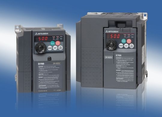 Kompakt und effizient: die vektorgeregelten Klein- und Kompaktumrichter von Mitsibishi Electric im Leistungsbereich bis 15 kW. Kompakt und effizient: die vektorgeregelten Klein- und Kompaktumrichter von Mitsibishi Electric im Leistungsbereich bis 15 kW.