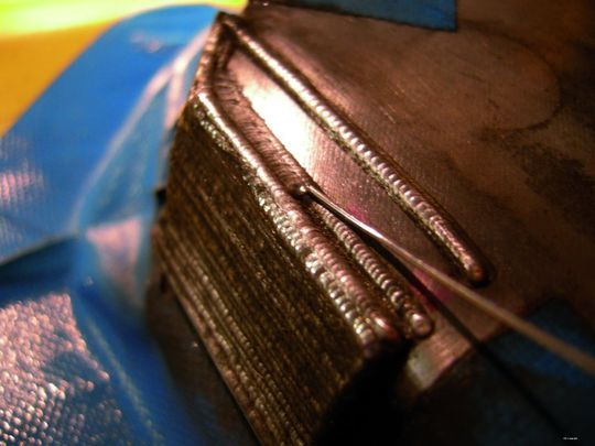 Mit der Handlaser-Auftragschweißung lassen sich formgebende Werkzeuge reparieren. Bild: LZH Mit der Handlaser-Auftragschweißung lassen sich formgebende Werkzeuge reparieren. Bild: LZH