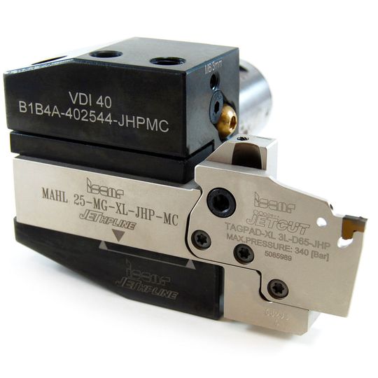 Das Multi-Connection-Werkzeug mit Modular-Grip-Adapterschnittstelle zum flexiblen Einsatz verschiedener Ab- und Stechsystemen mit zielgerichteter Kühlung. Das Multi-Connection-Werkzeug mit Modular-Grip-Adapterschnittstelle zum flexiblen Einsatz verschiedener Ab- und Stechsystemen mit zielgerichteter Kühlung.