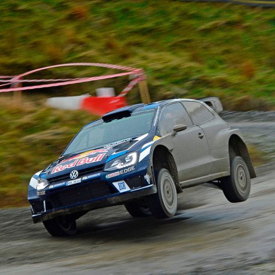 Nach vier Jahren in der Rallye-Weltmeisterschaft steigt Volkswagen aus. Der Abgasskandal und seine wirtschaftlichen Folgen beenden die Kostenstelle Werkssport. Nach vier Jahren in der Rallye-Weltmeisterschaft steigt Volkswagen aus. Der Abgasskandal und seine wirtschaftlichen Folgen beenden die Kostenstelle Werkssport.