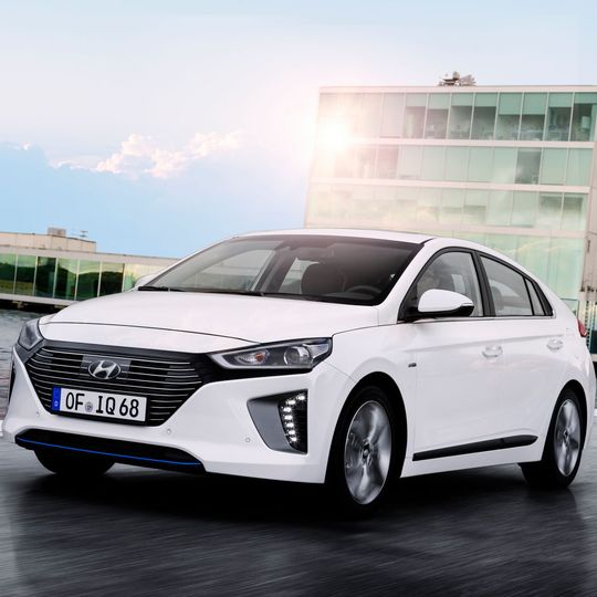 Beim Hyundai Ioniq Hybrid und Plug-in-Hybrid besteht Brandgefahr. Beim Hyundai Ioniq Hybrid und Plug-in-Hybrid besteht Brandgefahr.