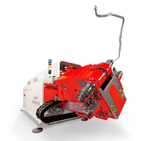 Mit der T Bend DB 630-CNC-R/L-VE mit Drehkopf ermöglicht Transfluid auch bei anspruchsvollen Geometrien kollisionsfreies Rechts-/Links-Biegen. Mit der T Bend DB 630-CNC-R/L-VE mit Drehkopf ermöglicht Transfluid auch bei anspruchsvollen Geometrien kollisionsfreies Rechts-/Links-Biegen.