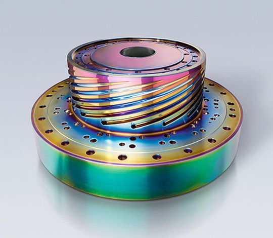 Oerlikon Balzers funktionelle Oberflächenbeschichtungen, wie hier die Variante „Balinit Croma Plus“ auf einem Wendelverteiler für die Extrusion, sorgen in der Kunststoffverarbeitung bei der Herstellung von HDPE-Folien für mehr Produktivität. Oerlikon Balzers funktionelle Oberflächenbeschichtungen, wie hier die Variante „Balinit Croma Plus“ auf einem Wendelverteiler für die Extrusion, sorgen in der Kunststoffverarbeitung bei der Herstellung von HDPE-Folien für mehr Produktivität.