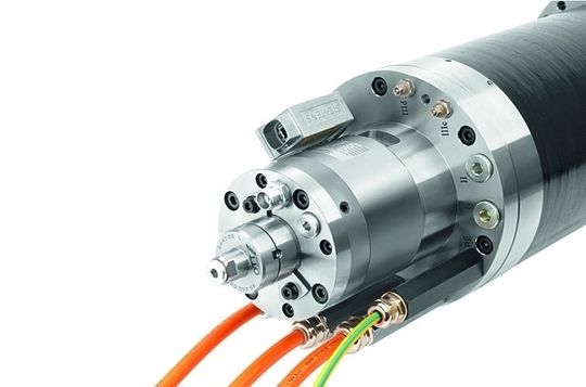 Mit der Drive-Cliq-Schnittstelle lassen sich alle relevanten Kenndaten digital zwischen Motorspindel, Antrieb und Steuerungssystem der Werkzeugmaschine austauschen. Mit der Drive-Cliq-Schnittstelle lassen sich alle relevanten Kenndaten digital zwischen Motorspindel, Antrieb und Steuerungssystem der Werkzeugmaschine austauschen.