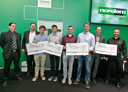 Die Gewinner des diesjährigen Engineering Newcomers 2016 mit Teilen der Jury. Die Gewinner des diesjährigen Engineering Newcomers 2016 mit Teilen der Jury.