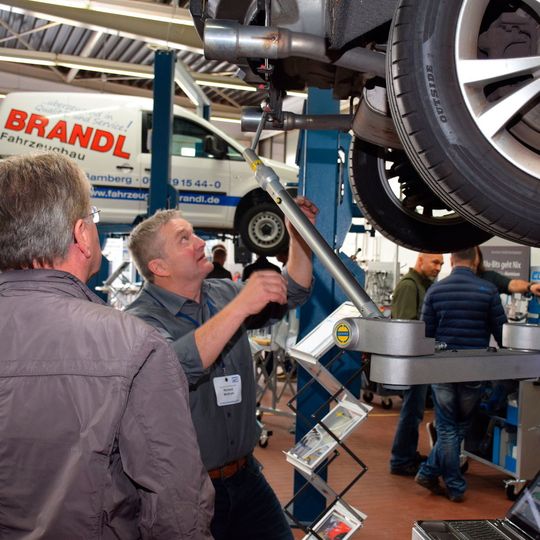 Interessante Vorträge und mehr als 40 Aussteller mit ihren innovativen Produkten lockten über 220 Teilnehmer zum Landesverbandstag nach Bamberg. Interessante Vorträge und mehr als 40 Aussteller mit ihren innovativen Produkten lockten über 220 Teilnehmer zum Landesverbandstag nach Bamberg.