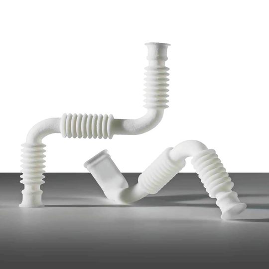 Flexible Verbindungsrohre und Schläuche mit sehr kleinen Durchmessern aus lasergesintertem thermoplastischem Polyurethan (TPU). Flexible Verbindungsrohre und Schläuche mit sehr kleinen Durchmessern aus lasergesintertem thermoplastischem Polyurethan (TPU).
