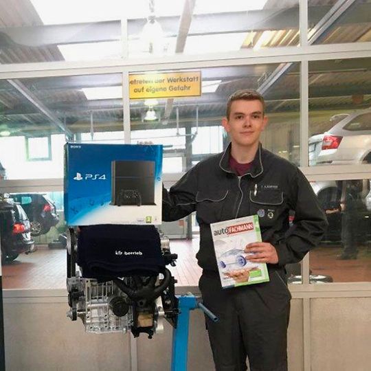 Tim Kämpfer hat im Automechanika-Gewinnspiel der Vogel Business Media gewonnen. Tim Kämpfer hat im Automechanika-Gewinnspiel der Vogel Business Media gewonnen.