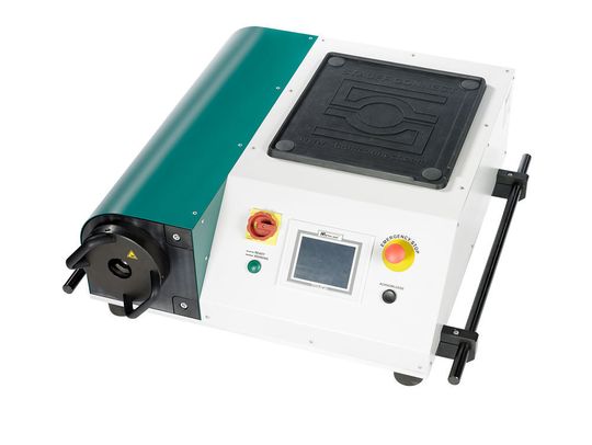 Stauff Form: Die Umformmaschine ist besonders kompakt, geräuscharm und leicht zu bedienen. Stauff Form: Die Umformmaschine ist besonders kompakt, geräuscharm und leicht zu bedienen.
