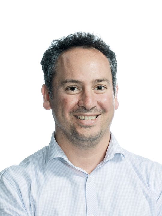 «Durch Interpolations-Fräsen ist es möglich, die Flexibilität im Bereich der Mikrobohrungen massiv zu erhöhen.» Gennaro Teta, Geschäftsführer, Omnino Technology «Durch Interpolations-Fräsen ist es möglich, die Flexibilität im Bereich der Mikrobohrungen massiv zu erhöhen.» Gennaro Teta, Geschäftsführer, Omnino Technology