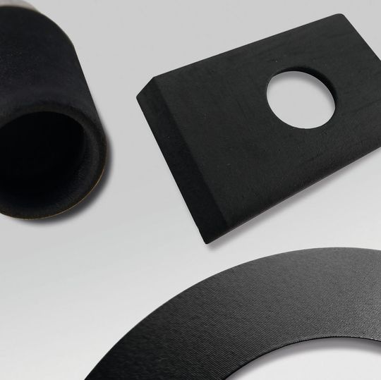 Handlingselemente, Abdeckungen, Spannmittel oder Halterungen – jedes beliebige Bauteil kann mit der Quadro-S überzogen werden. Handlingselemente, Abdeckungen, Spannmittel oder Halterungen – jedes beliebige Bauteil kann mit der Quadro-S überzogen werden.