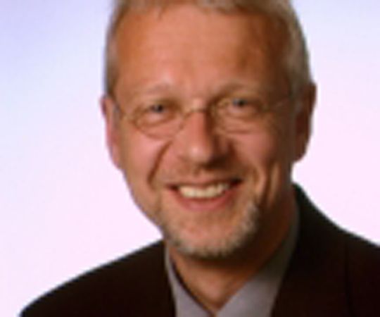 Dr. Peter Langer (53), neuer Leiter des Geschäftsbereichs und Sprecher der Geschäftsführung, der TÜV SÜD Industrie Service GmbH Dr. Peter Langer (53), neuer Leiter des Geschäftsbereichs und Sprecher der Geschäftsführung, der TÜV SÜD Industrie Service GmbH