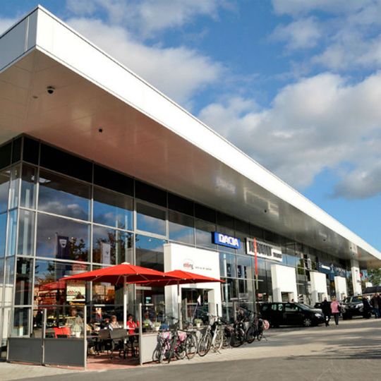 Rund 4,5 Millionen Euro investierte die Bleker-Gruppe in ihr neues Sechs-Marken-Autoforum in Ahaus. Rund 4,5 Millionen Euro investierte die Bleker-Gruppe in ihr neues Sechs-Marken-Autoforum in Ahaus.