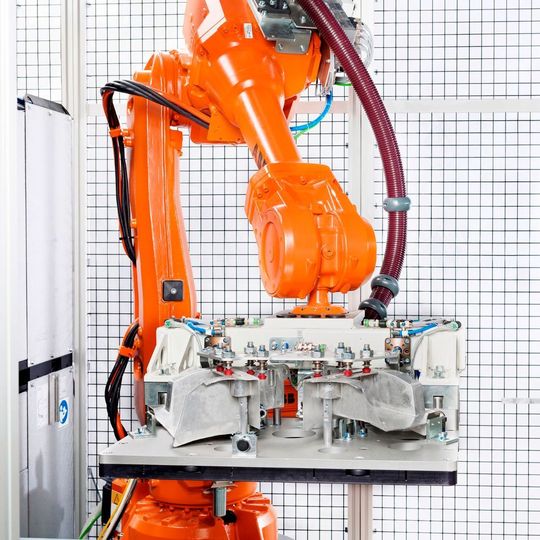 Roboteranlage für die vollautomatische Montage von Helicoil Gewindeeinsätzen in Druckgussteile. Roboteranlage für die vollautomatische Montage von Helicoil Gewindeeinsätzen in Druckgussteile.