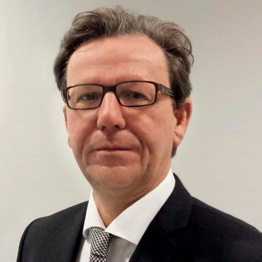 „Wir bieten unseren Kunden den Service, ihr bereits eingesetztes oder für neue Projekte geplantes Material in regelmäßigen Abständen auf den Prüfstand zu stellen“, so Stefan Weber, technischer Kundenberater im Geschäftsfeld Stahl Service Center der Knauf Interfer. „Wir bieten unseren Kunden den Service, ihr bereits eingesetztes oder für neue Projekte geplantes Material in regelmäßigen Abständen auf den Prüfstand zu stellen“, so Stefan Weber, technischer Kundenberater im Geschäftsfeld Stahl Service Center der Knauf Interfer.