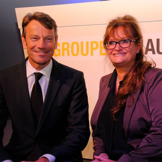 Wollen die Marken gemeinsam voranbirngen: Sylke Eßer-Bruß (Präsidentin des Händlerverbandes) und Uwe Hochgeschurtz (Vorstandsvorsitzender Renault Deutschland). Wollen die Marken gemeinsam voranbirngen: Sylke Eßer-Bruß (Präsidentin des Händlerverbandes) und Uwe Hochgeschurtz (Vorstandsvorsitzender Renault Deutschland).