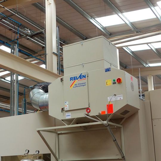 Luftreiniger für die CFK-Zerspanung von Reven. Luftreiniger für die CFK-Zerspanung von Reven.