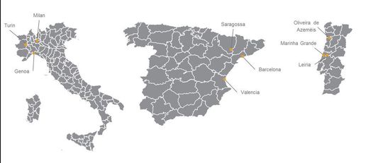 Fig.1: mappa politica di Italia, Spagna e Portogallo. L’Italia è uno dei paesi più popolati dell’Unione Europea, mentre il Portogallo, con 11 milioni di abitanti, è il paese situato più a occidente dell’Europa continentale. Fig.1: mappa politica di Italia, Spagna e Portogallo. L’Italia è uno dei paesi più popolati dell’Unione Europea, mentre il Portogallo, con 11 milioni di abitanti, è il paese situato più a occidente dell’Europa continentale.