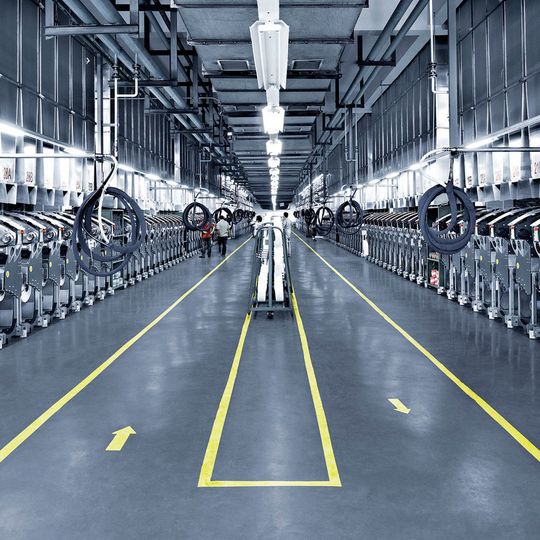 Das Segment Manmade Fibers des Schweizer Oerlikon-Konzerns mit seinen Marken Oerlikon Barmag und Oerlikon Neumag ist Weltmarktführer im Bereich Filamentspinnanlagen. Das Segment Manmade Fibers des Schweizer Oerlikon-Konzerns mit seinen Marken Oerlikon Barmag und Oerlikon Neumag ist Weltmarktführer im Bereich Filamentspinnanlagen.